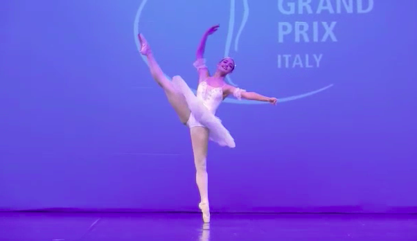 Oona Delaye, formada a BCM, participa al Youth Grand Prix de ballet a Itàlia, brodant els grans concursos internacionals